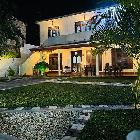 Akash Villa Talaramba エクステリア 写真