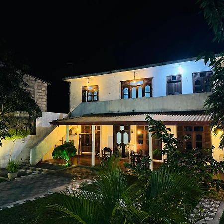 Akash Villa Talaramba エクステリア 写真