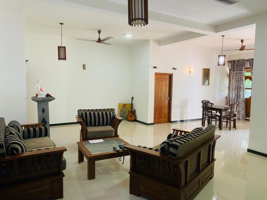 Akash Villa Talaramba エクステリア 写真