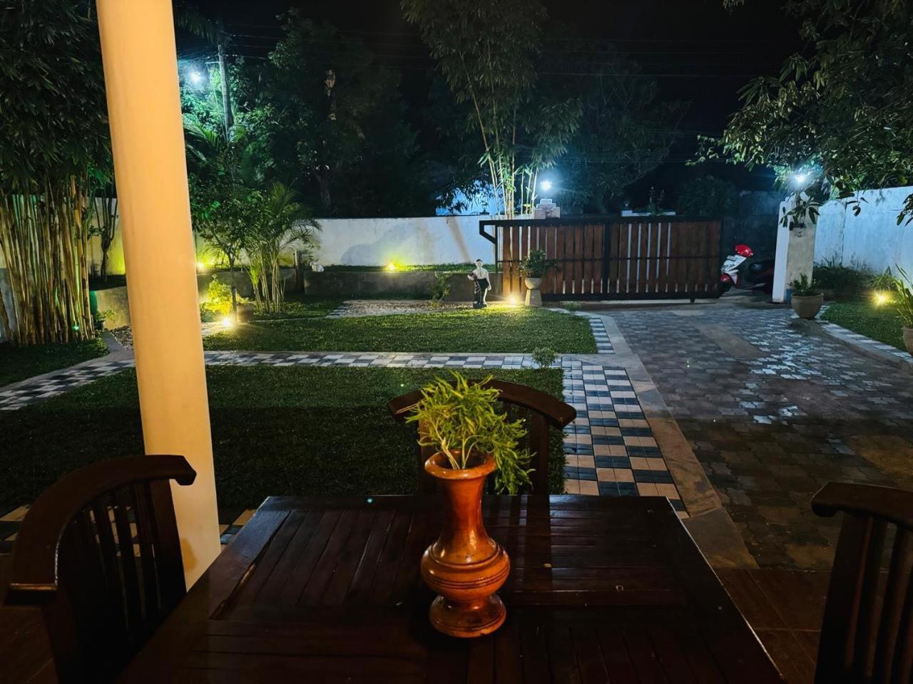 Akash Villa Talaramba エクステリア 写真